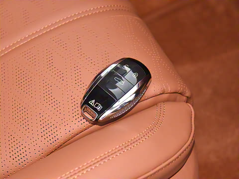 2026�� 4.0T V8 Mulliner