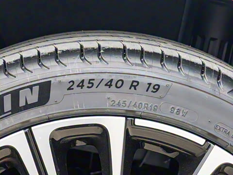 2025�� 2.0T 405 AT������