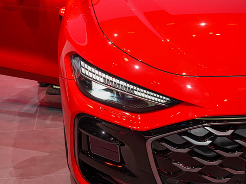 2026�� TFSI quattro 150kW �׷�������