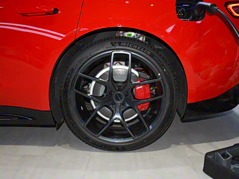 2025�� 703km Ultra�˶���