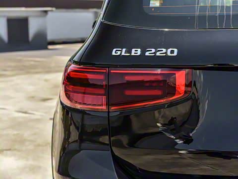 2025 GLB 220 