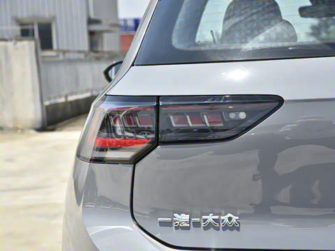 2025�� �Ŀ� 300TSI R-Line