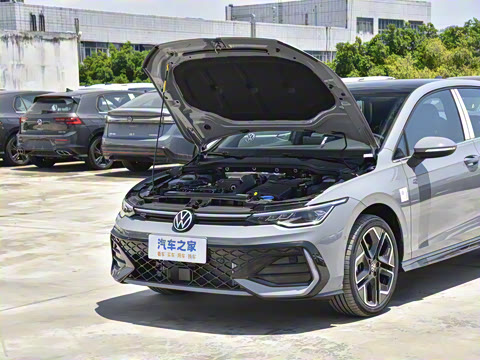 2025�� �Ŀ� 300TSI R-Line