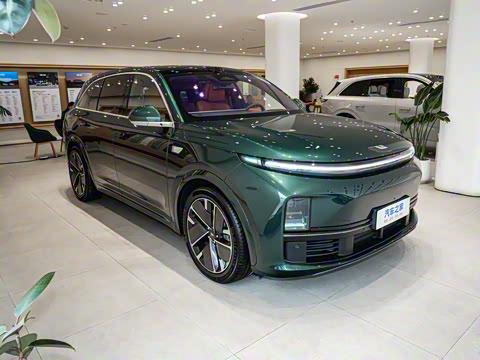 2025�� Ultra ���ܻ��°�