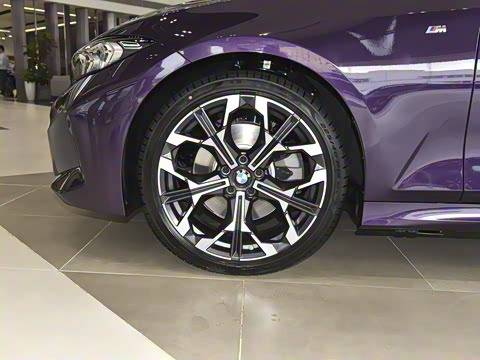 2025�� 330i 50����������