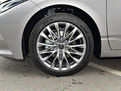 2024�� ˫�� 2.5L XLE����