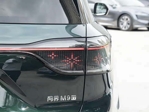 2025�� ���� Ultra�� 100kWh 6����