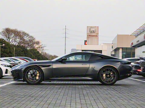 2025�� 4.0T V8 Coupe