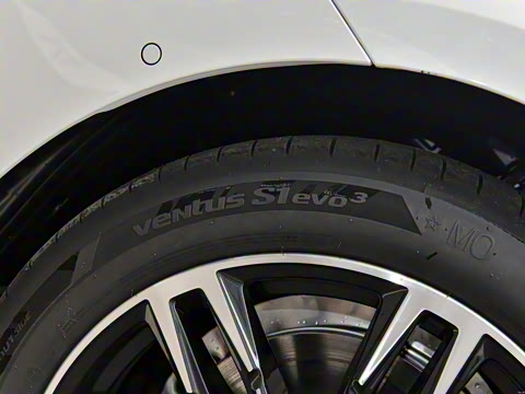 2024�� 525Li M�˶���װ