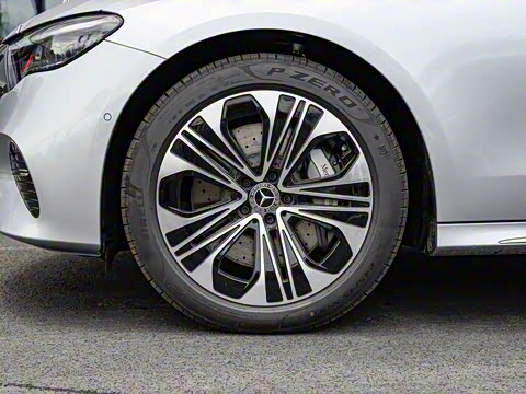 2024�� E 350 e L ���ʽ��϶����γ�