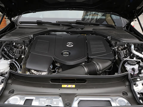 2025�� �Ŀ� E 300 L �����˶���