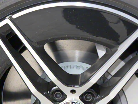 2025�� �Ŀ� E 300 L �����˶���