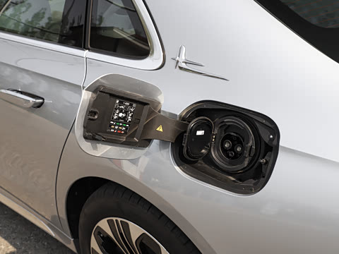 2024�� E 350 e L ���ʽ��϶����˶��γ�