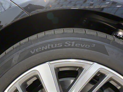 2025�� �Ŀ� E 300 L ʱ���˶���