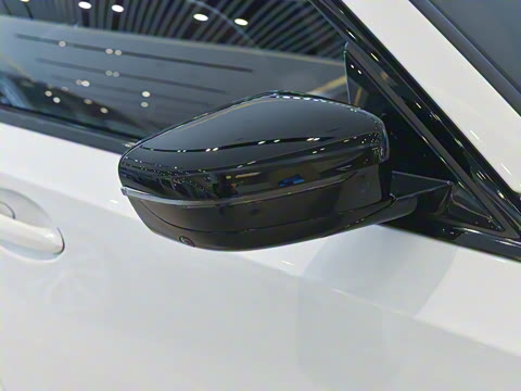 2025�� 330Li ������ M�˶���ҹ��װ