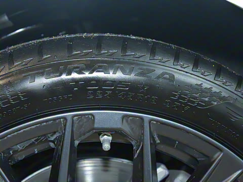 2025�� 330Li ������ M�˶���ҹ��װ