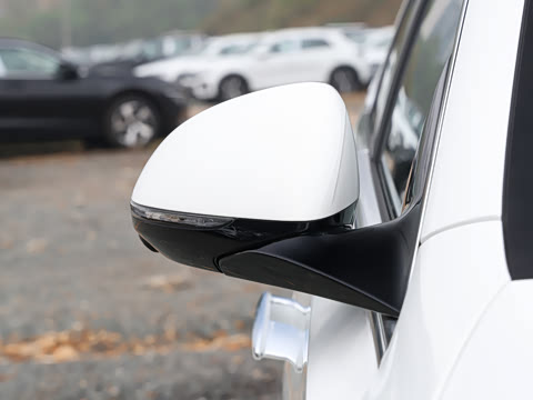 2025�� E 300 L �����˶���