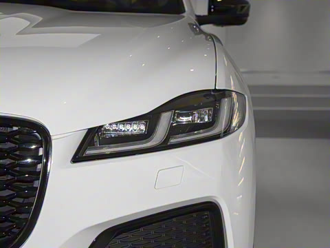 2025�� P250 R-Dynamic SE