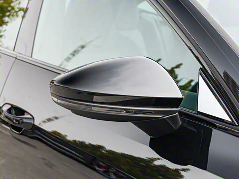 2025�� 55 TFSI quattro ������