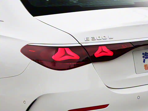 2025�� E 300 L ʱ���˶���