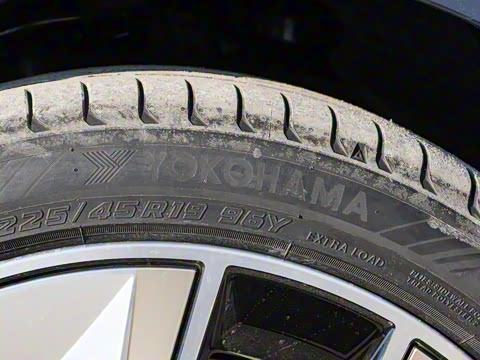 2025�� eDrive 40 L ��ҹ�˶���װ