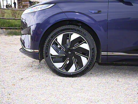 2025�� 210Ultra���̰� 5��