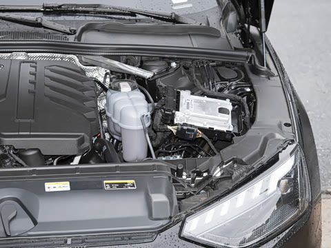 2025�� 200���������� 40 TFSI ���������� B&O ��ҹ��