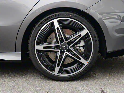 2025�� AMG CLA 35 4MATIC