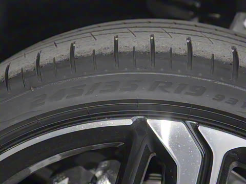 2025�� 200���������� 40 TFSI ����������