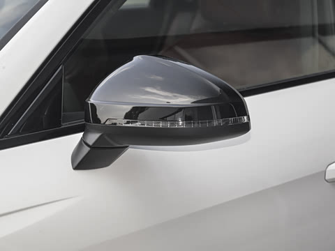 2025�� 200���������� 40 TFSI ����������