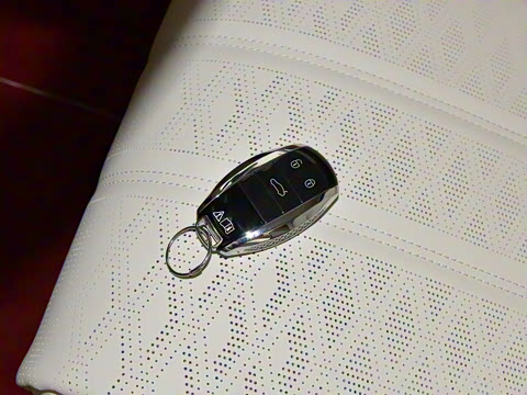 2026�� 4.0T V8 Mulliner