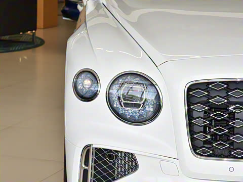 2026�� 4.0T V8 Mulliner