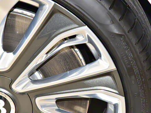 2026�� 4.0T V8 Mulliner