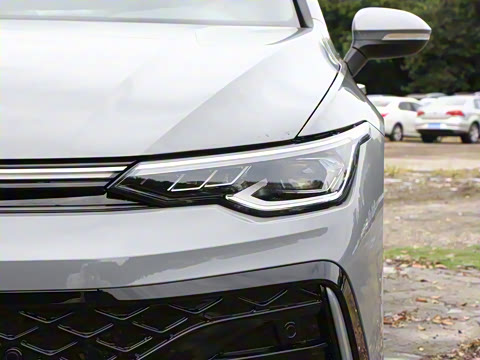 2025�� �Ŀ�� 300TSI R-Line