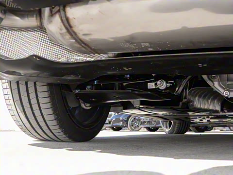 2025�� 225i M�˶���ҹ��װ