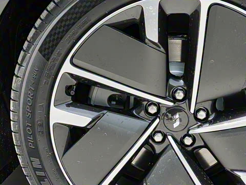 2025�� Ultra ���ܻ��°�