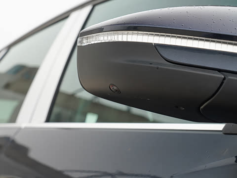 2024�� 40 e-tron ������