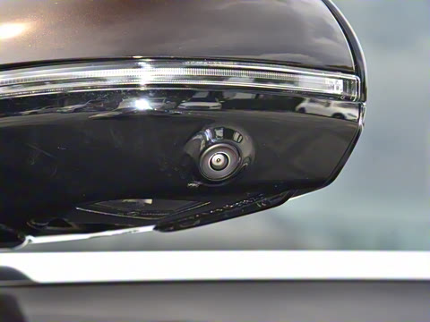 2025�� �Ŀ� E 300 L �����˶���