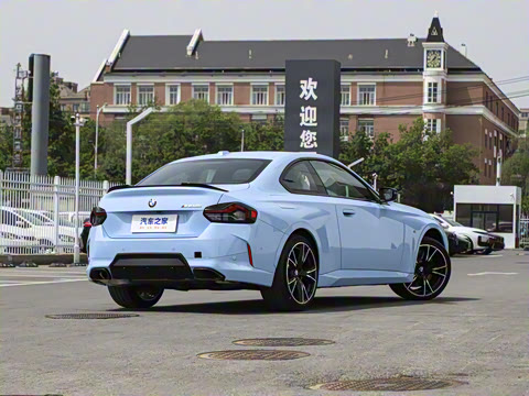 2025�� M240i xDrive