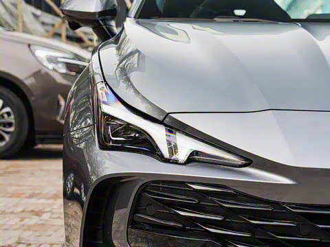 2025�� 2.0T 405 AT������