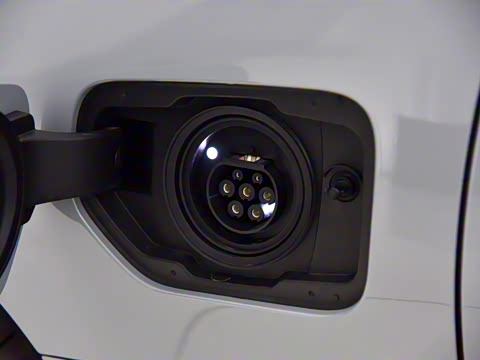 2025�� eDrive 40 L ��ҹ�˶���װ