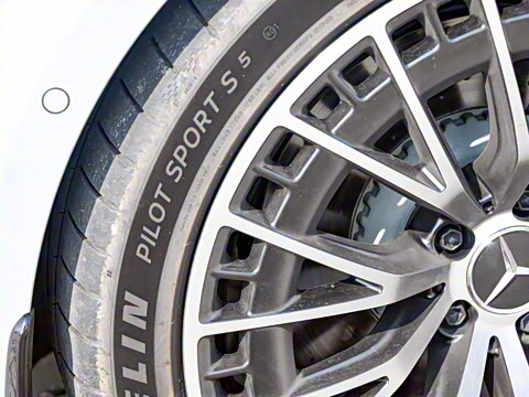 2024�� AMG CLE 53 4MATIC+ ���ܳ�