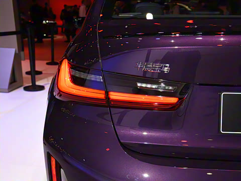 2025�� 330i 50����������