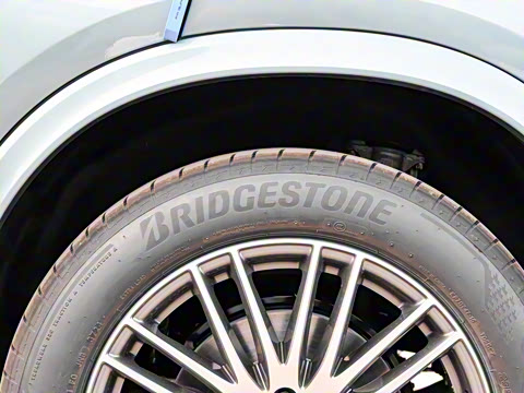 2025�� GLC 300 L 4MATIC ������ 5��