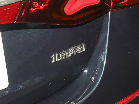 2025�� �Ŀ� E 300 L �����˶���