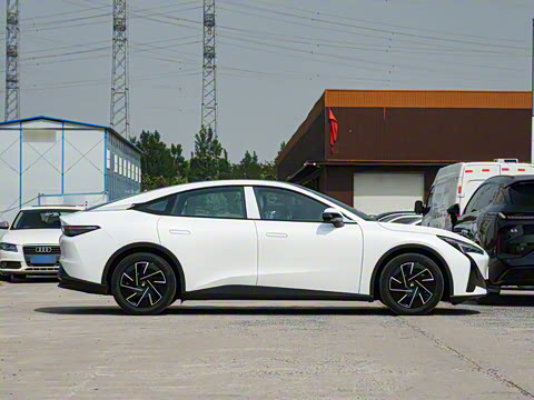 2025�� 560PRO 185kW