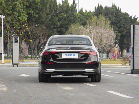 2025�� �Ŀ� E 300 L �����