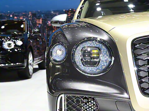 2024�� 4.0T V8 Mulliner