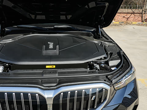 2025�� eDrive 35L M�˶���װ