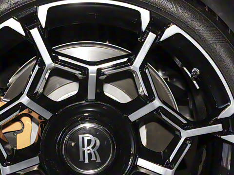 2025�� Black Badge